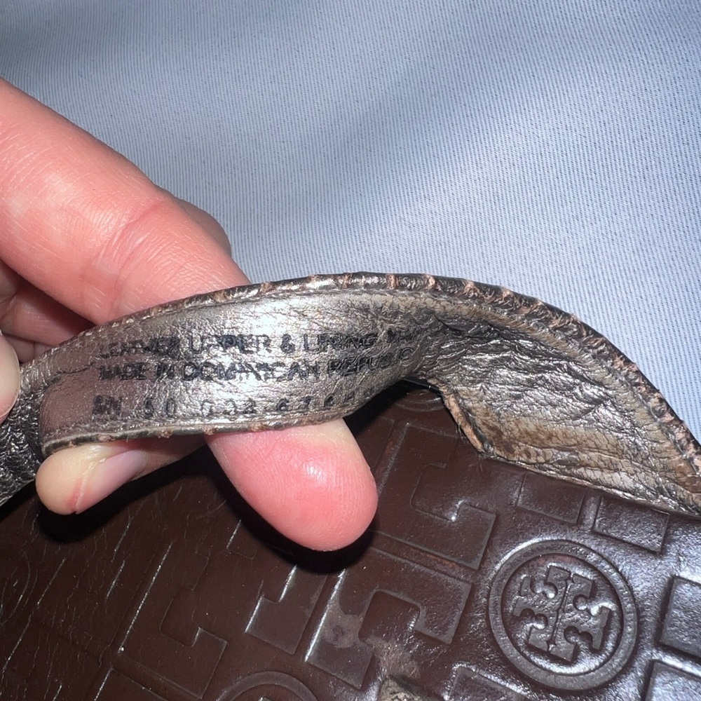 Tory Burch Metallic Grey Python Embossed Leather Thora Flat Thong Sandals Size 7 - Picture 5 of 6